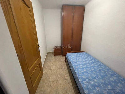 Piso con 3 habitaciones con ascensor, calefacción y aire acondicionado en Hospitalet de Llobregat (L´)