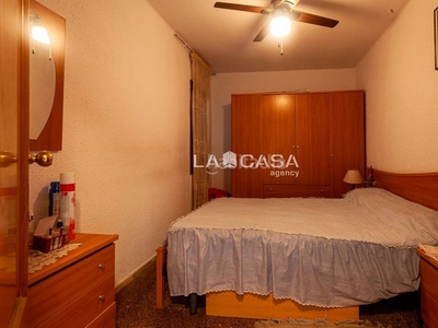 Piso con 3 habitaciones con parking y piscina en Castelldefels