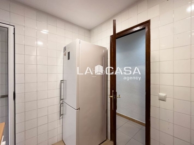 Piso con 4 habitaciones con ascensor, calefacción y aire acondicionado en Hospitalet de Llobregat (L´)