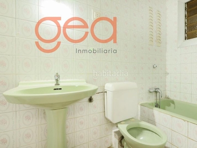Piso en venta , con 69 m2, 3 habitaciones y 1 baños y ascensor. en Barcelona