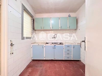 Piso en venta en artigas - Llefià de 3 habitaciones con balcón y ascenso en Badalona