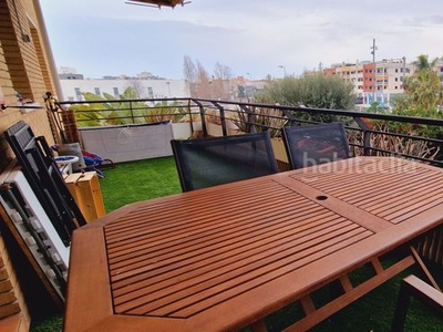 Piso fantástico piso, zona rambla del prat . pisazo orientado, suroeste, tres dormitorios, dos baños (uno en suite), gran salón comedor, con salida a terraza con vistas depejadas, piscina comunitaria, plaza de parking y ascensor. en Cunit