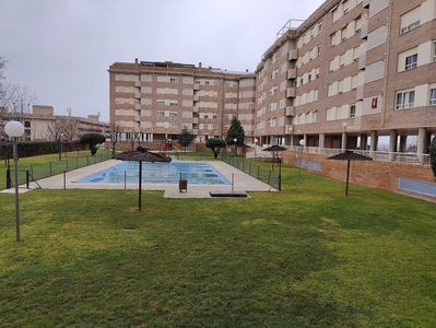Alquiler de piso en Buenavista-Valparaíso-La Legua de 3 habitaciones con piscina y jardín