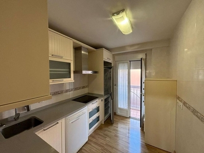 Alquiler de piso en Bulevar - Plaza Castilla de 3 habitaciones con aire acondicionado y calefacción
