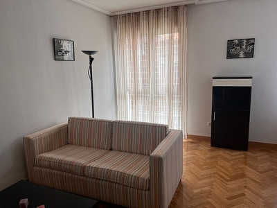 Alquiler de piso en Centro - Corte Inglés de 1 habitación con terraza y muebles