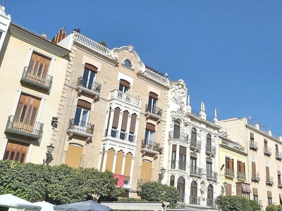 Alquiler de piso en Centro - Murcia de 6 habitaciones con balcón y aire acondicionado
