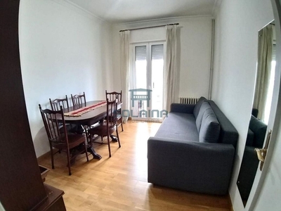 Alquiler de piso en Centro - Ourense de 2 habitaciones con muebles y balcón