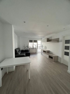 Alquiler de piso en Centro - Salamanca de 3 habitaciones con muebles y balcón