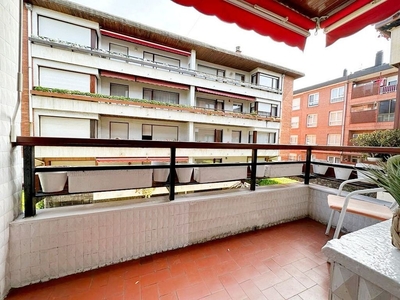 Alquiler de piso en Las Arenas Centro de 5 habitaciones con terraza y jardín