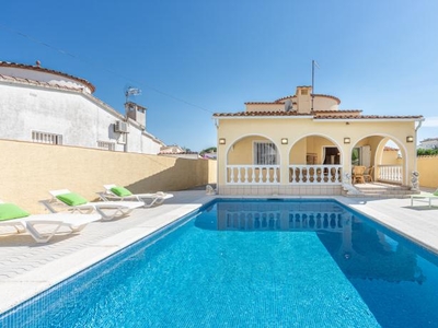 Bonita casa con piscina en Empuriabrava Venta Empuriabrava