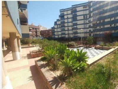 Piso en alquiler en Ensanche - Diputación de 3 habitaciones con terraza y garaje