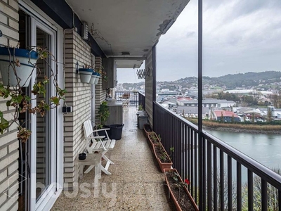 Piso en venta en Azken Portu - Behobia de 2 habitaciones con terraza y balcón