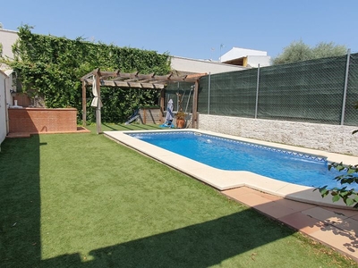 Venta de casa con piscina y terraza en Villanueva del Ariscal, ZONA RESIDENCIAL CÉNTRICA