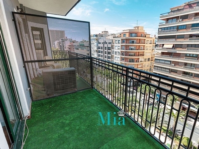 Venta de piso en Centro - Alicante de 3 habitaciones con terraza y aire acondicionado