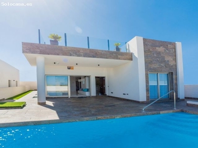 VILLA CONTEMPORANEA JUNTO A CAMPO DE GOLF