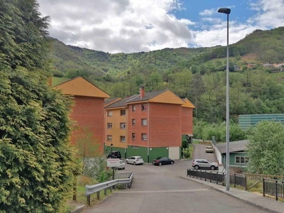 Venta Piso en La Cuadriella. Mieres (Asturias). A reformar tercera planta plaza de aparcamiento calefacción individual