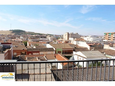 Venta Piso Valdepeñas. Piso de cuatro habitaciones Buen estado con terraza