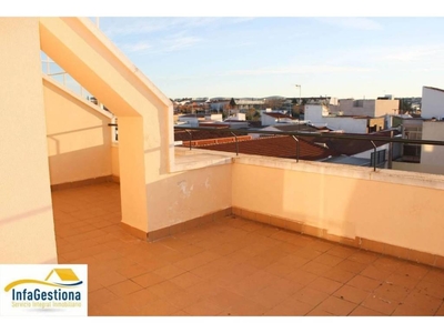 Venta Piso Valdepeñas. Piso de tres habitaciones Buen estado con terraza