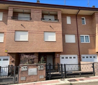 Alquiler de casa con terraza en Centro (León)