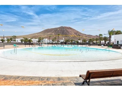 CASA CON JARDIN Y PISCINA EN PLAYA BLANCA (LANZAROTE)