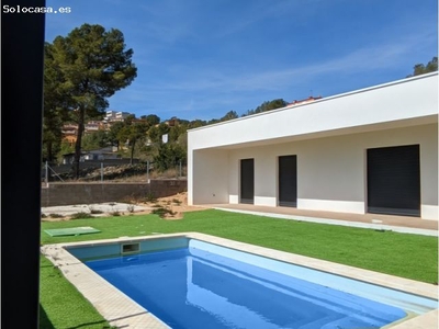 Casa de diseño en una sola planta. A 10 minutos del Mar. En la urbanización la