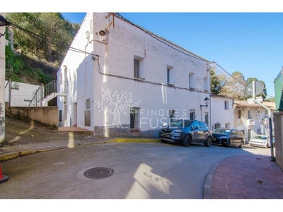 FINCA CON DOS VIVIENDAS INDEPENDIENTES EN VENTA EN VALLROMANES