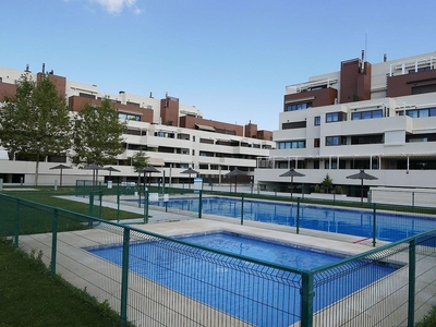 Ático en venta en Yebes - Valdeluz de 3 habitaciones con terraza y piscina