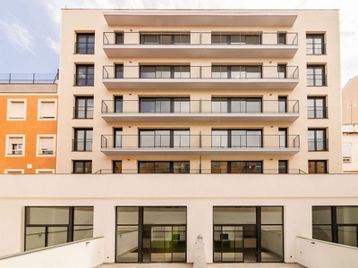 Dúplex en venta en calle Barcelona de 2 habitaciones con terraza y balcón