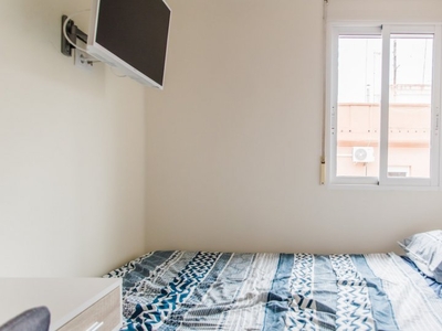 Habitación en apartamento de 4 dormitorios en Quatre Carreres, Valencia