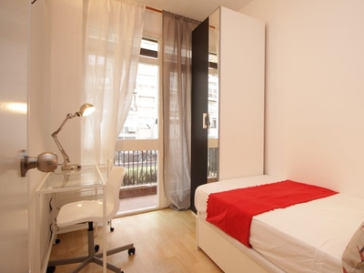 Habitación moderna en un apartamento de 5 dormitorios en Les Corts, Barcelona