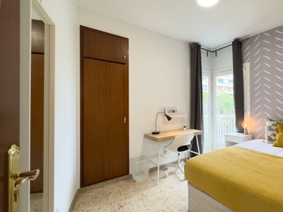 ¡Habitaciones en alquiler en un apartamento de 5 dormitorios en Barcelona!
