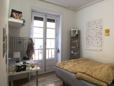 Habitaciones para alquilar en apartamento de 5 dormitorios en Madrid