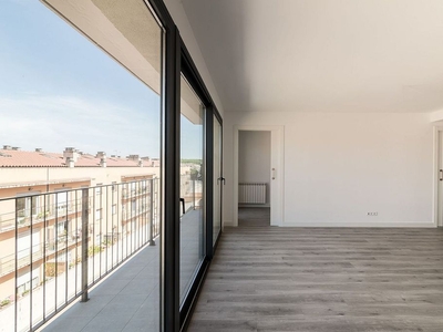 Piso en venta en calle Barcelona de 4 habitaciones con terraza y balcón