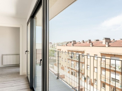 Piso en venta en calle Barcelona de 4 habitaciones con terraza y balcón