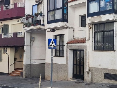 Piso en venta en calle Moraleja de 4 habitaciones con terraza y garaje