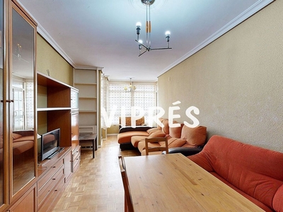 Piso en venta en Centro - Cáceres de 4 habitaciones con terraza y garaje