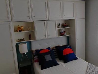 Se alquila habitación en apartamento de 2 dormitorios en Barcelona