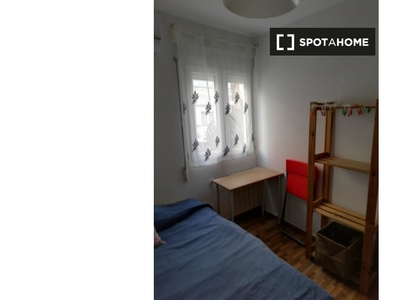 Se alquila habitación en apartamento de 4 dormitorios en Prosperidad, Madrid