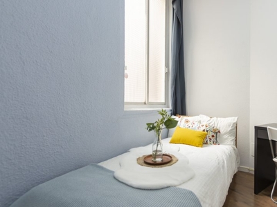 Se alquila habitación en piso de 10 habitaciones en Centro, Madrid