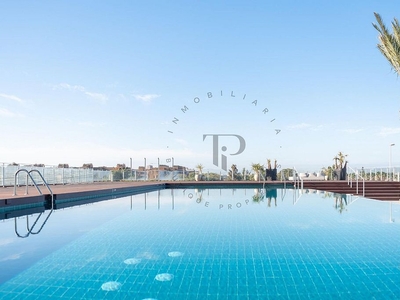 Venta de piso en avenida De Les Corts Valencianes de 2 habitaciones con terraza y piscina