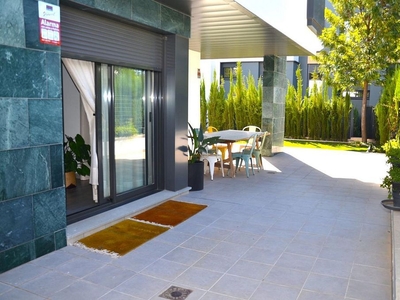 Venta de piso en Tablero Bajo - Arruzafilla de 3 habitaciones con terraza y piscina