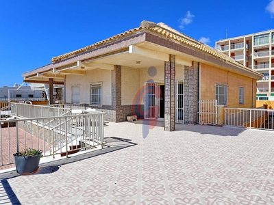 Adosado en venta en Guardamar Playa, Guardamar del Segura, Alicante