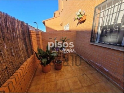 Casa adosada en venta en Calle del Segovia