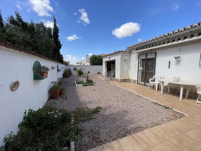 Casa en venta en Torrevieja, Alicante