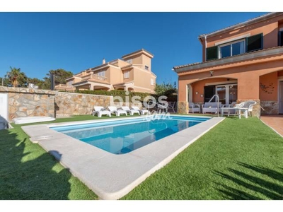 Chalet adosado en alquiler en Carrer de la Caravel·la, 7