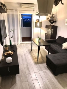 Alquiler apartamento con 2 habitaciones amueblado con ascensor, parking, aire acondicionado y vistas al mar en Fuengirola