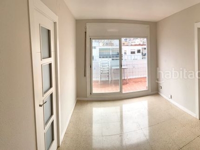 Alquiler ático , zona residencial, 3 hab. ( 1 doble y 2 individuales), baño nuevo, cocina perfecta. terraza 18 m2. vistas. en Barcelona