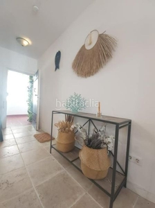 Apartamento con 2 habitaciones amueblado con ascensor, calefacción, aire acondicionado y vistas al mar en Marbella