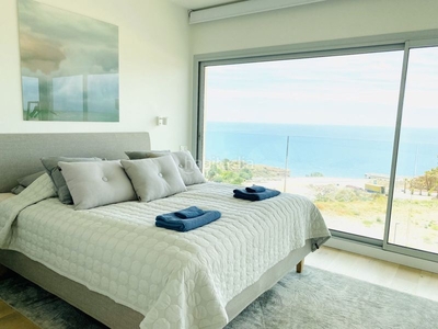 Apartamento con 3 habitaciones amueblado con parking, piscina, aire acondicionado y vistas al mar en Fuengirola
