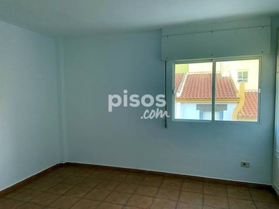 Casa adosada en venta en Calle del Pino